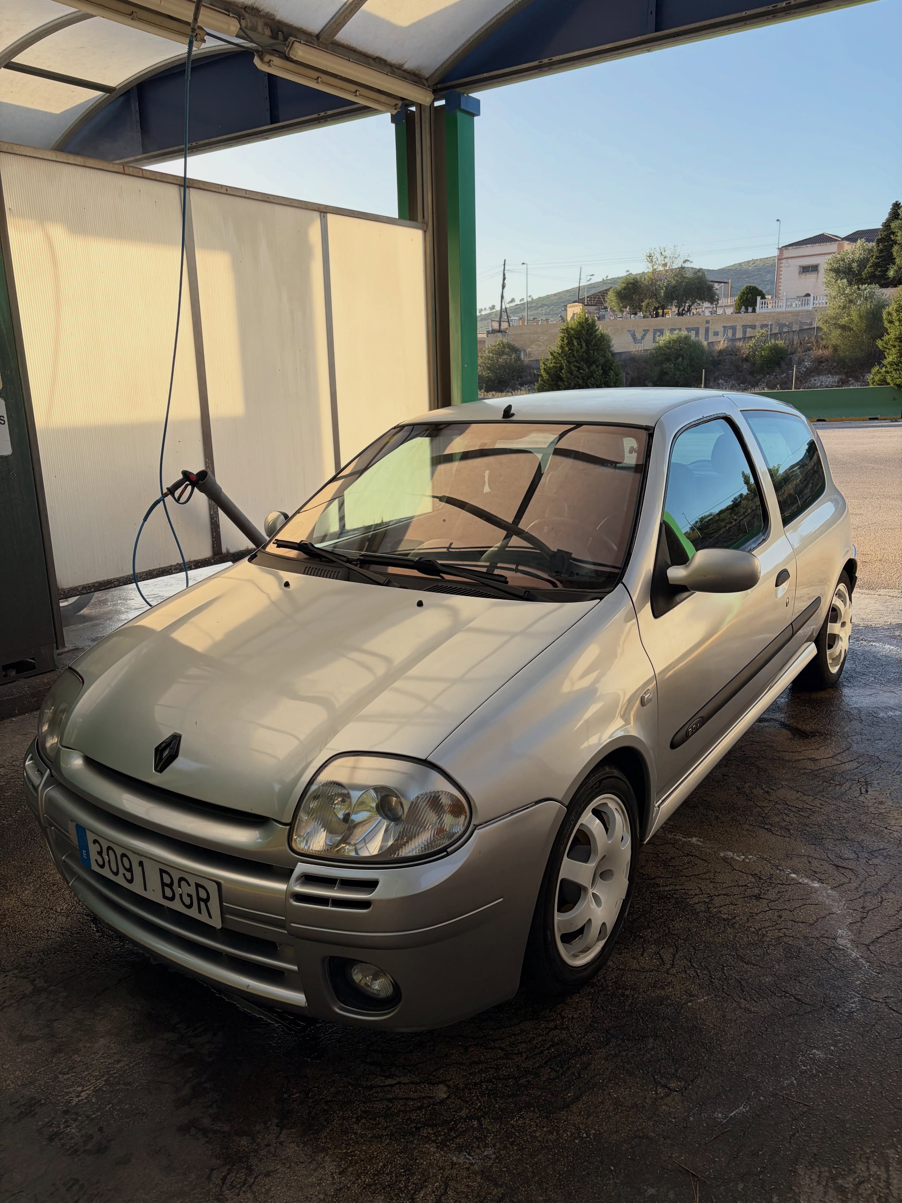 Exterior de un Renault Clio Sport PH1 publicado junto al trabajo de BTL Detailing